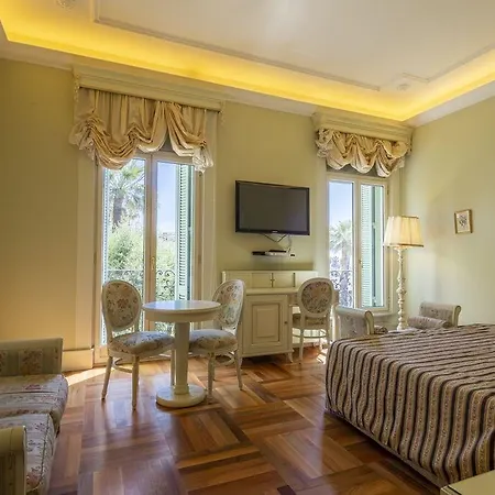 De Paris Отель 4*