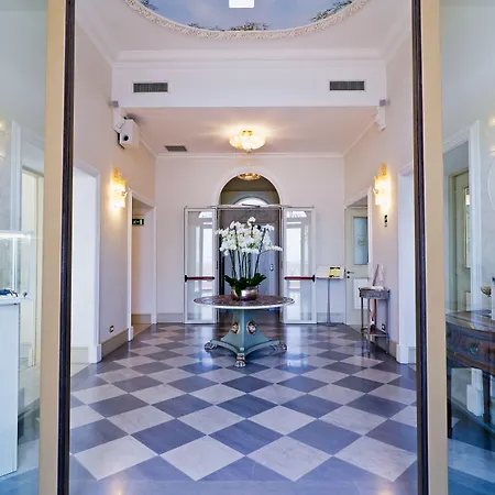 Otel De Paris